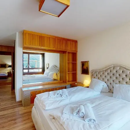 St. Moritzerhof 51 アパート