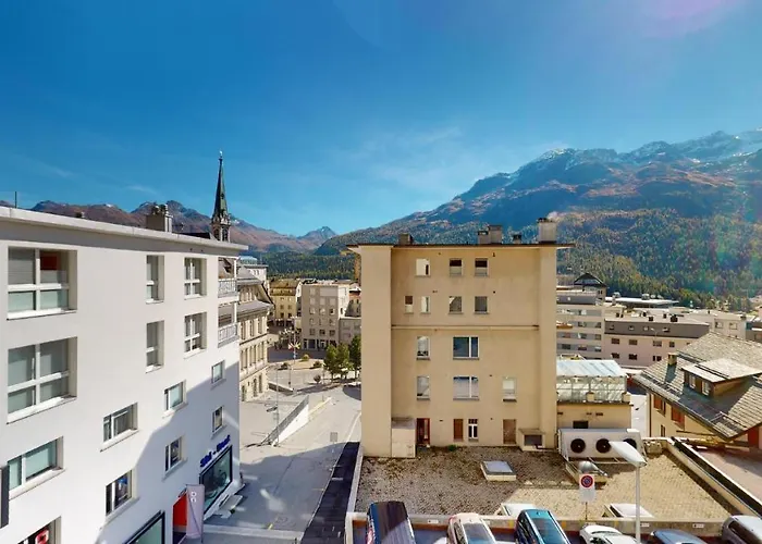 St. Moritzerhof 51 アパート