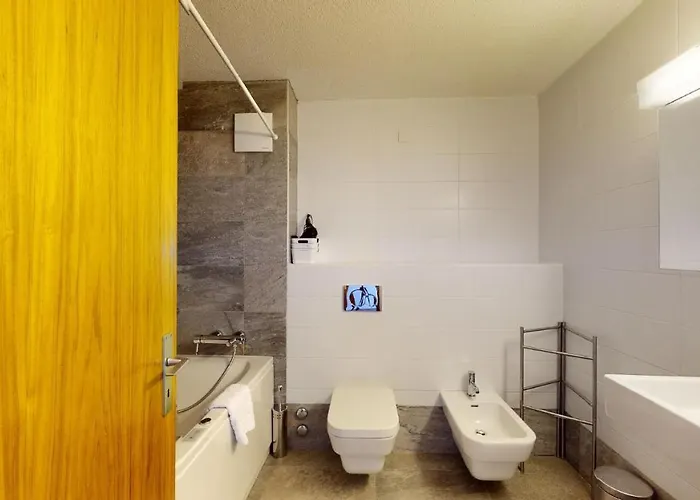 St. Moritzerhof 51 アパート