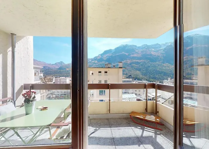 St. Moritzerhof 51 アパート